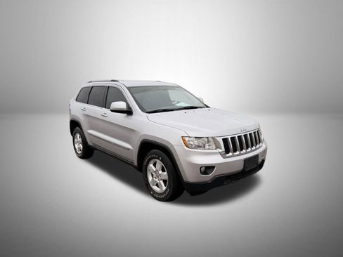 Used 2012 Jeep Grand Cherokee Laredo w/ Laredo E Group image 3