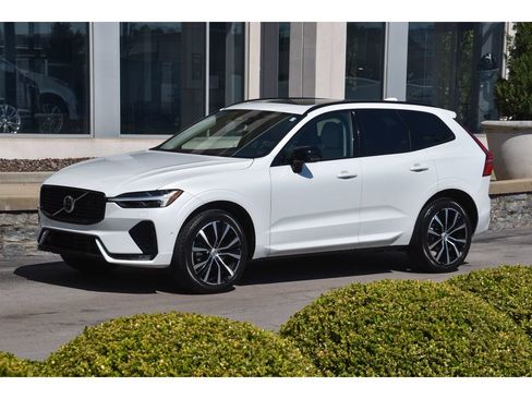 Used 2023 Volvo XC60 B5 Plus w/ Protection Package Premier AWD/4WD image 8