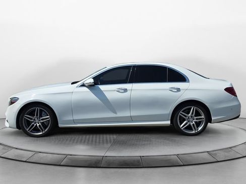 Used 2017 Mercedes-Benz E 300 4MATIC image 2