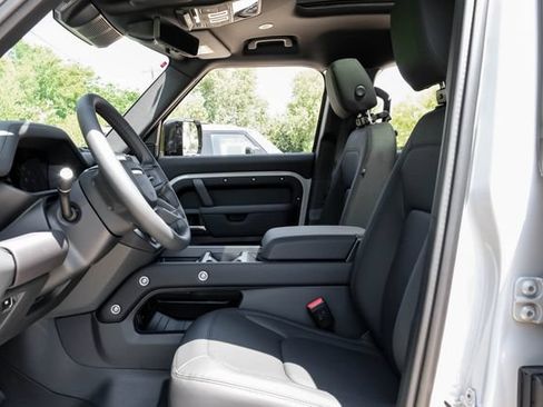 New 2026 Land Rover Defender 110 X-Dynamic SE AWD/4WD image 3