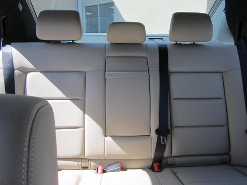 Used 2010 Mercedes-Benz E 350 Sedan image 18