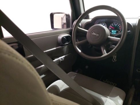 Used 2007 Jeep Wrangler Unlimited Sahara w/ Trailer Tow Group image 9