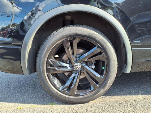 Certified 2023 Volkswagen Tiguan SE R-Line image 7