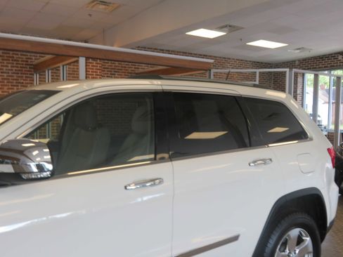 Used 2011 Jeep Grand Cherokee Limited image 68