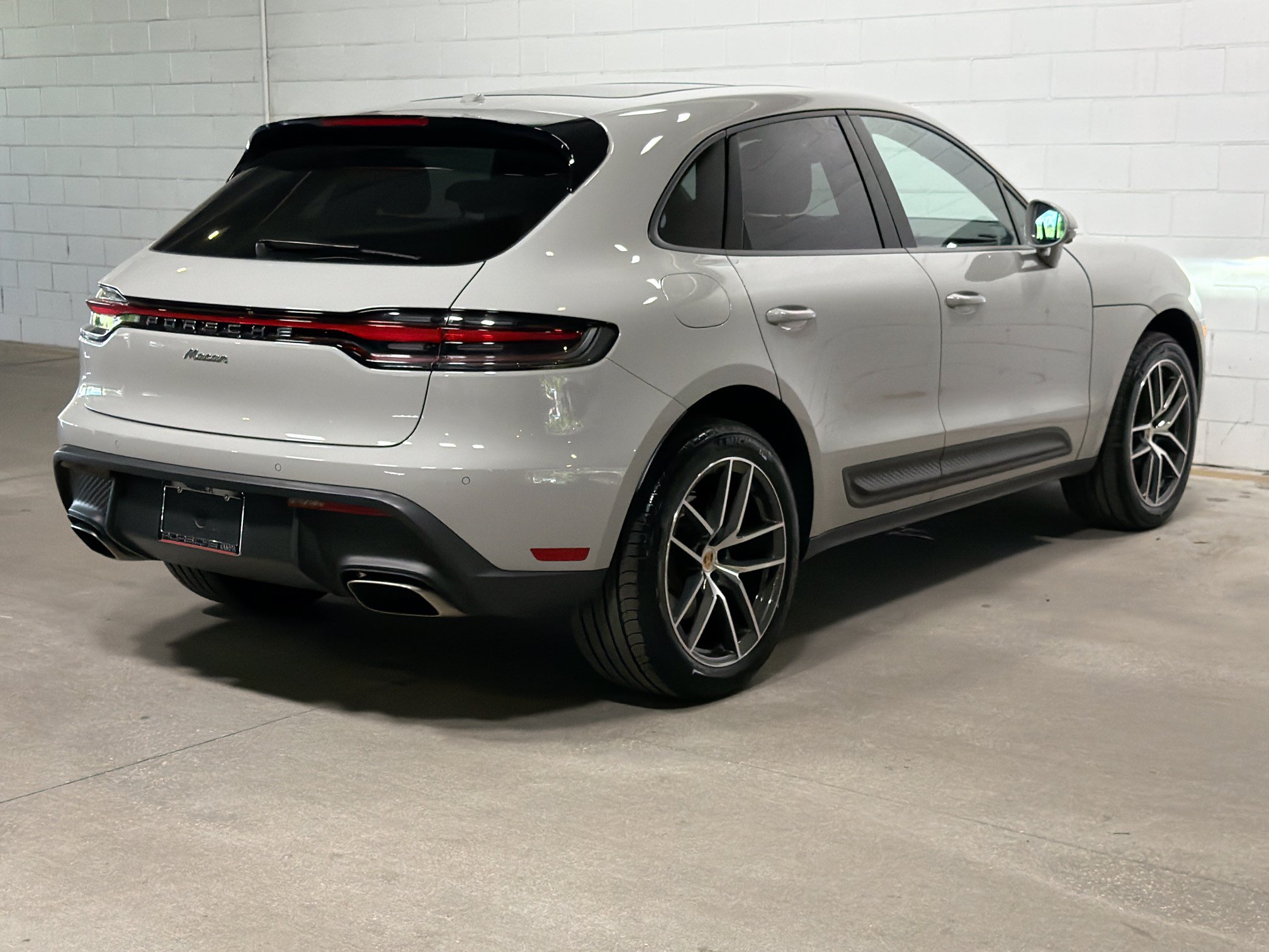 Certified 2026 Porsche Macan AWD/4WD image 7