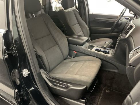 Used 2019 Jeep Grand Cherokee Laredo AWD/4WD image 20