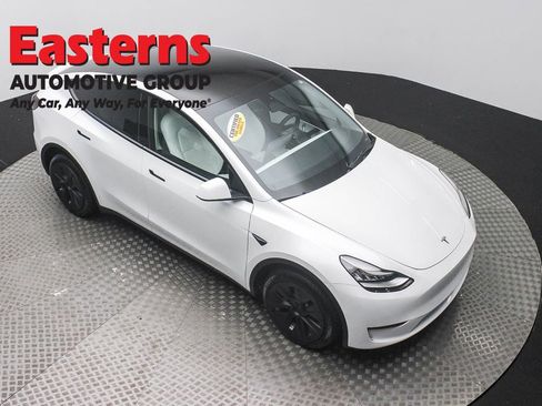 Used 2022 Tesla Model Y Long Range AWD/4WD image 3
