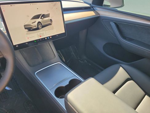 Used 2024 Tesla Model Y Long Range image 28