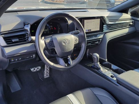 Used 2025 Toyota Camry SE image 17