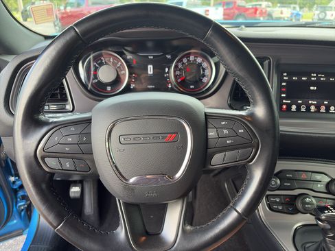 Used 2023 Dodge Challenger SXT RWD image 12