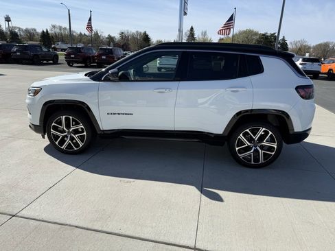 Used 2025 Jeep Compass Limited w/ Elite Group AWD/4WD image 5