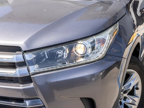 Used 2019 Toyota Highlander Limited AWD/4WD image 8
