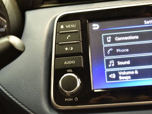 Used 2025 Nissan Versa SV FWD image 26
