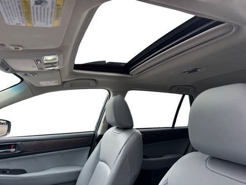 Used 2018 Subaru Outback 2.5i Limited image 3