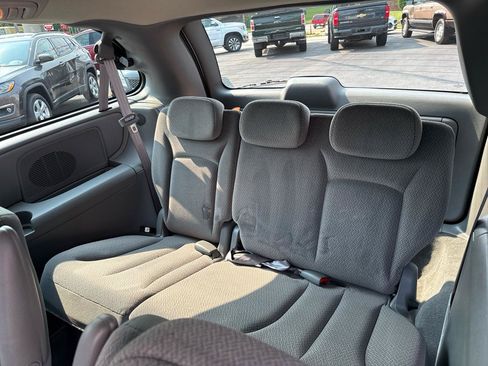 Used 2005 Chrysler Town & Country Touring FWD image 24
