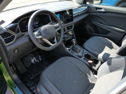 New 2025 Volkswagen Taos SE image 8