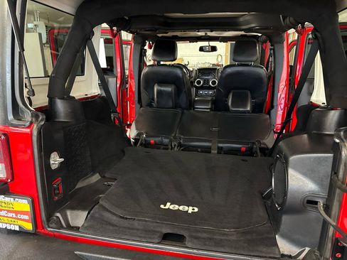 Used 2014 Jeep Wrangler Unlimited Rubicon w/ Connectivity Group AWD/4WD image 34