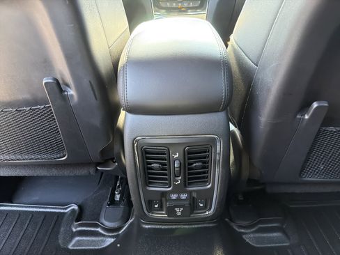 Used 2021 Jeep Grand Cherokee Limited w/ Luxury Group II image 24