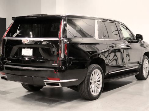 Certified 2022 Cadillac Escalade ESV Luxury AWD/4WD image 5
