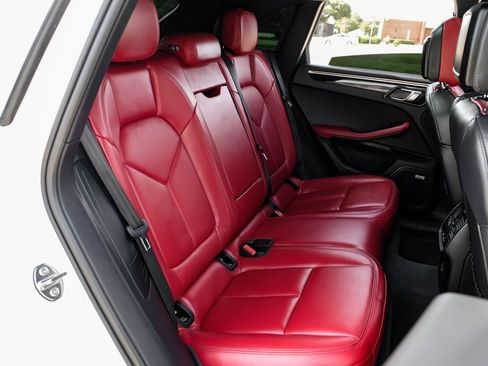 Used 2023 Porsche Macan Turbo AWD/4WD image 31