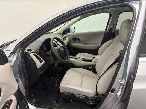 Used 2017 Honda HR-V EX image 9