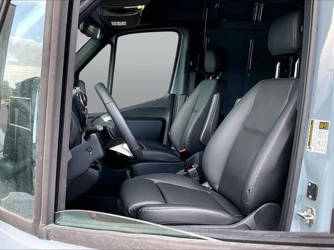 Used 2025 Mercedes-Benz Sprinter 2500 image 8