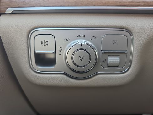 Used 2023 Mercedes-Benz GLS 450 4MATIC image 24