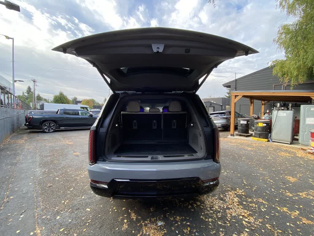 Certified 2026 Cadillac Escalade IQL Sport 1 w/ LPO, ONYX Package AWD/4WD image 29