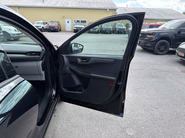Used 2023 Ford Escape Active AWD/4WD image 29