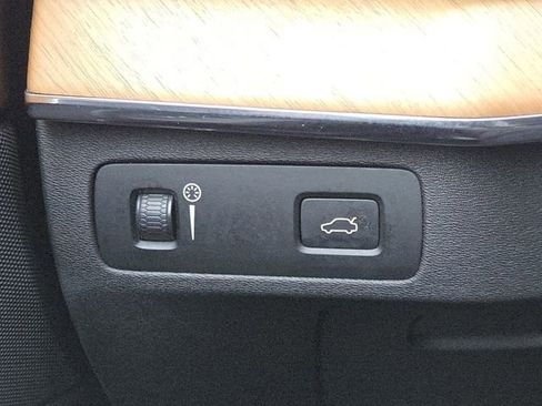 Used 2021 Volvo XC90 T6 Momentum w/ Advanced Package image 13