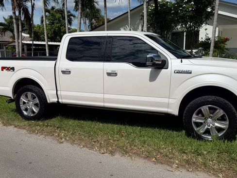Used 2015 Ford F150 Platinum w/ Equipment Group 701A Luxury AWD/4WD image 3