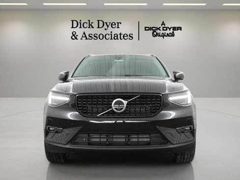 New 2026 Volvo XC40 B5 Plus w/ Climate Package AWD/4WD image 4