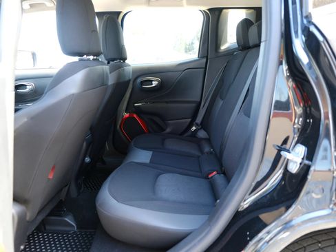 Used 2019 Jeep Renegade Trailhawk AWD/4WD image 12