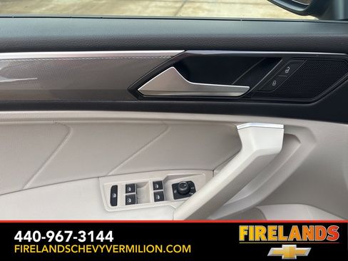 Used 2023 Volkswagen Tiguan SE R-Line image 14