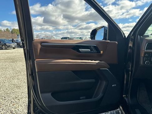 Used 2025 Chevrolet Tahoe High Country AWD/4WD image 25