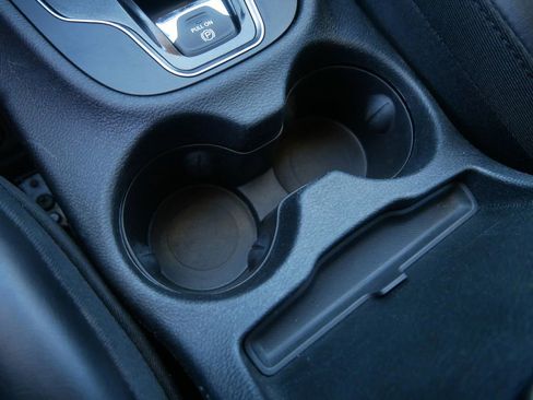 Used 2019 Jeep Cherokee Trailhawk image 22