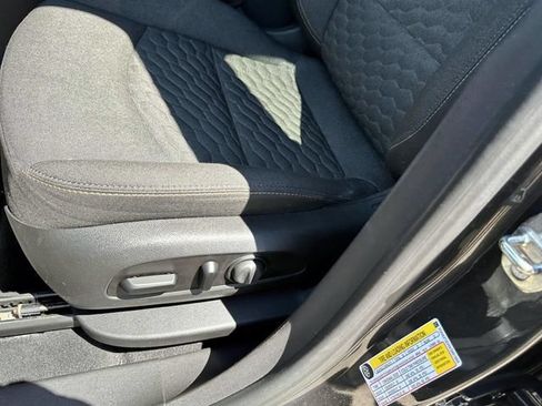 Used 2019 Chevrolet Equinox LT w/ Driver Convenience Package AWD/4WD image 19