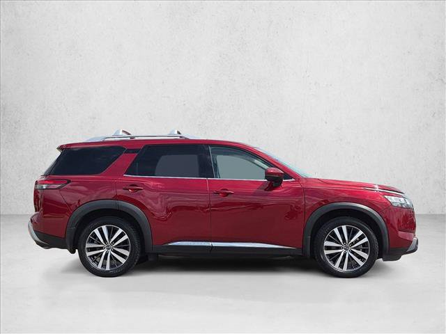 Used 2022 Nissan Pathfinder Platinum w/ Cargo Package AWD/4WD image 4
