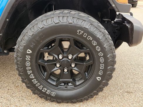 Used 2021 Jeep Gladiator Willys image 7