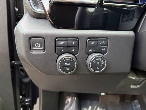 Used 2024 Chevrolet Silverado 1500 LT Trail Boss w/ LT Trail Boss Premium Package image 9