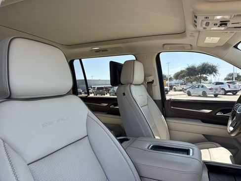 Used 2024 GMC Yukon XL Denali w/ Advanced Technology Package AWD/4WD image 16