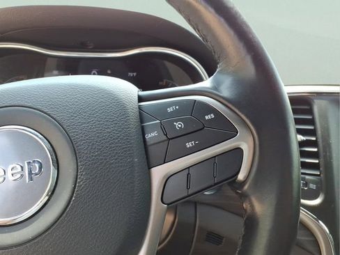 Used 2021 Jeep Grand Cherokee Laredo AWD/4WD image 16