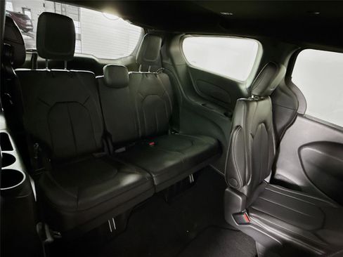 New 2026 Chrysler Pacifica Select FWD image 19