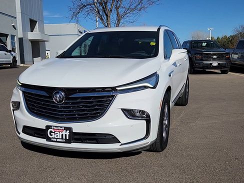 Used 2024 Buick Enclave Premium image 2