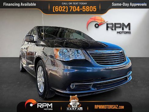 Used 2015 Chrysler Town & Country Touring image 26