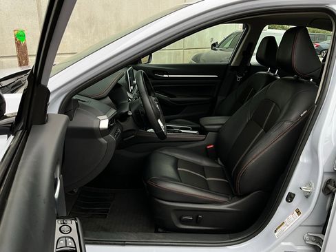 Used 2025 Nissan Altima 2.5 SR image 10