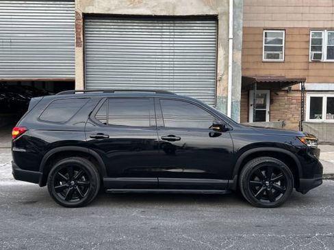 Used 2025 Honda Pilot Black Edition image 14
