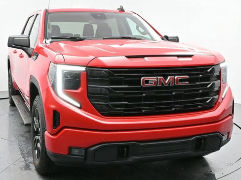 Used 2022 GMC Sierra 1500 Elevation image 2