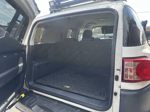 Used 2008 Toyota FJ Cruiser 4WD image 10