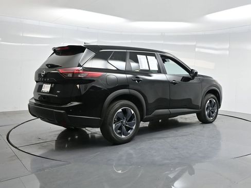 Used 2024 Nissan Rogue SV image 37